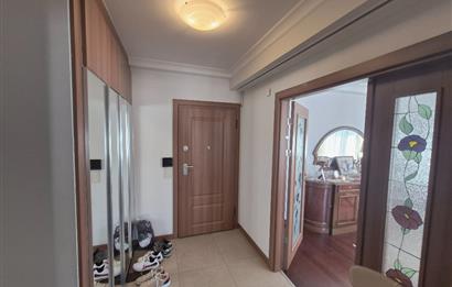 Suadiye'de Cadde'ye Marmaray'a Yakın, Bakımlı 3+1 Kiralık Daire