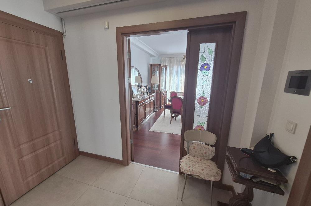 Suadiye'de Cadde'ye Marmaray'a Yakın, Bakımlı 3+1 Kiralık Daire