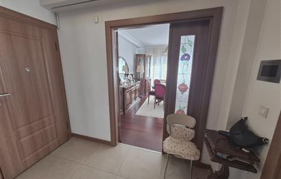 Suadiye'de Cadde'ye Marmaray'a Yakın, Bakımlı 3+1 Kiralık Daire