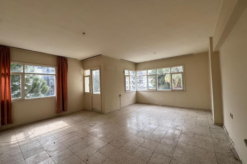 Karşıyaka Bahçelievler'de Cadde Üzeri 3+1 Kiralık  Daire 