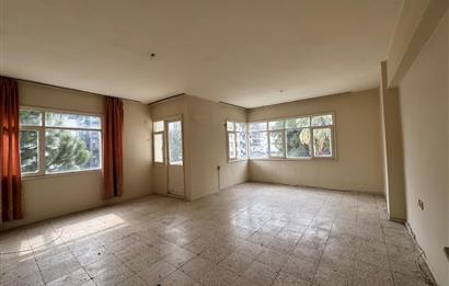 Karşıyaka Bahçelievler'de Cadde Üzeri 3+1 Kiralık  Daire 