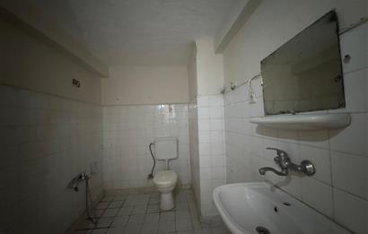 Karşıyaka Bahçelievler'de Cadde Üzeri 3+1 Kiralık  Daire 