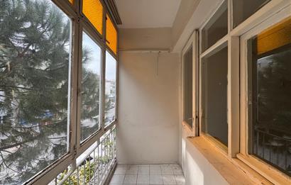 Karşıyaka Bahçelievler'de Cadde Üzeri 3+1 Kiralık  Daire 