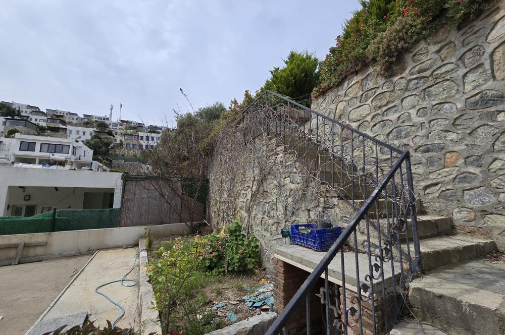 Bodrum Gümüşlükte Satılık 2+1 Havuzlu Dubleks Daire