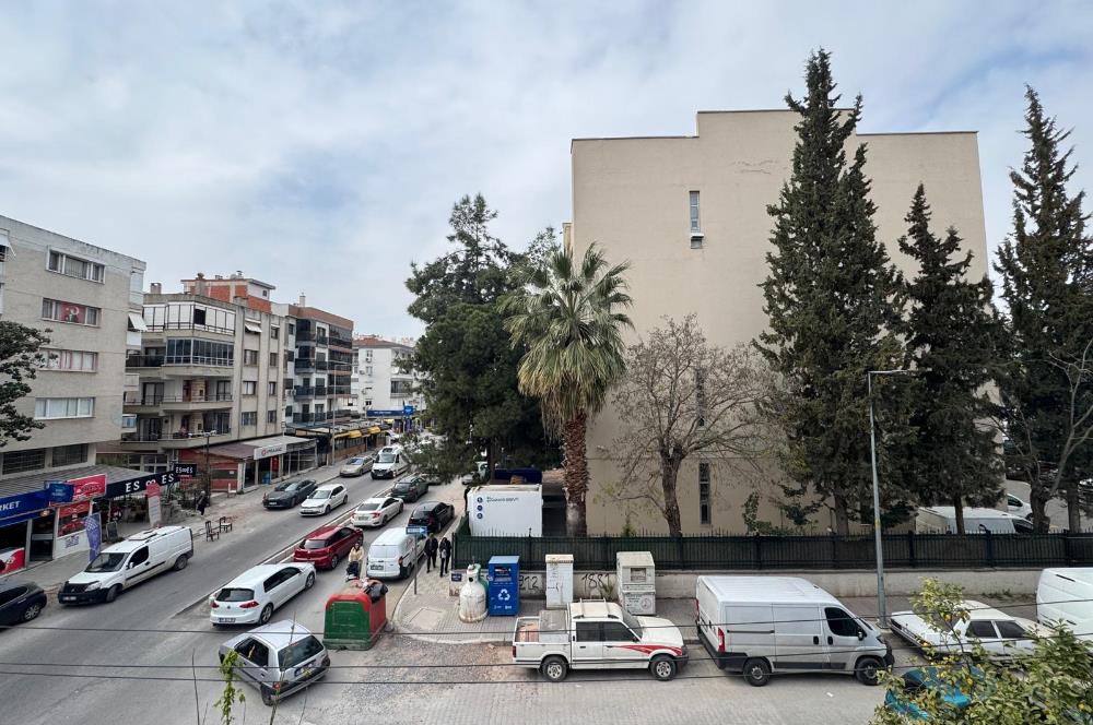 Karşıyaka Bahçelievler'de Cadde Üzeri 3+1 Kiralık  Daire 