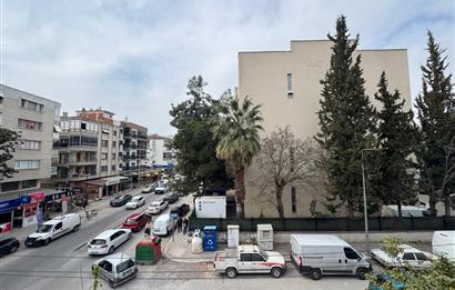 Karşıyaka Bahçelievler'de Cadde Üzeri 3+1 Kiralık  Daire 