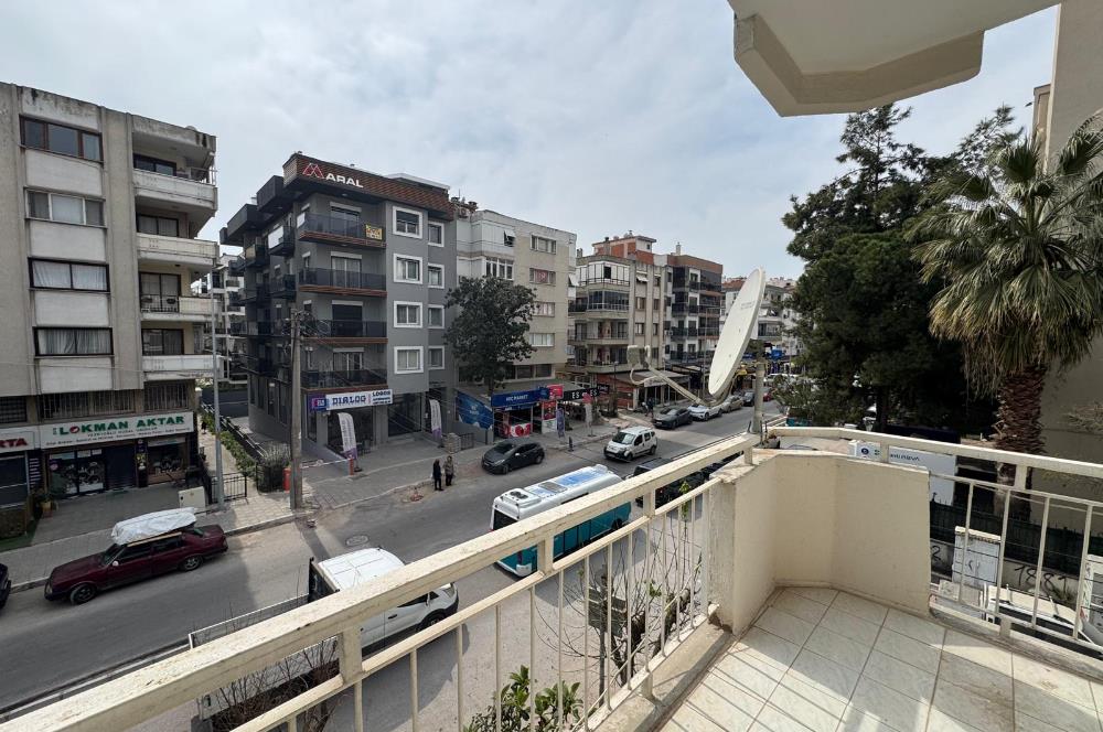 Karşıyaka Bahçelievler'de Cadde Üzeri 3+1 Kiralık  Daire 