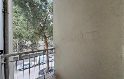 Karşıyaka Bahçelievler'de Cadde Üzeri 3+1 Kiralık  Daire 