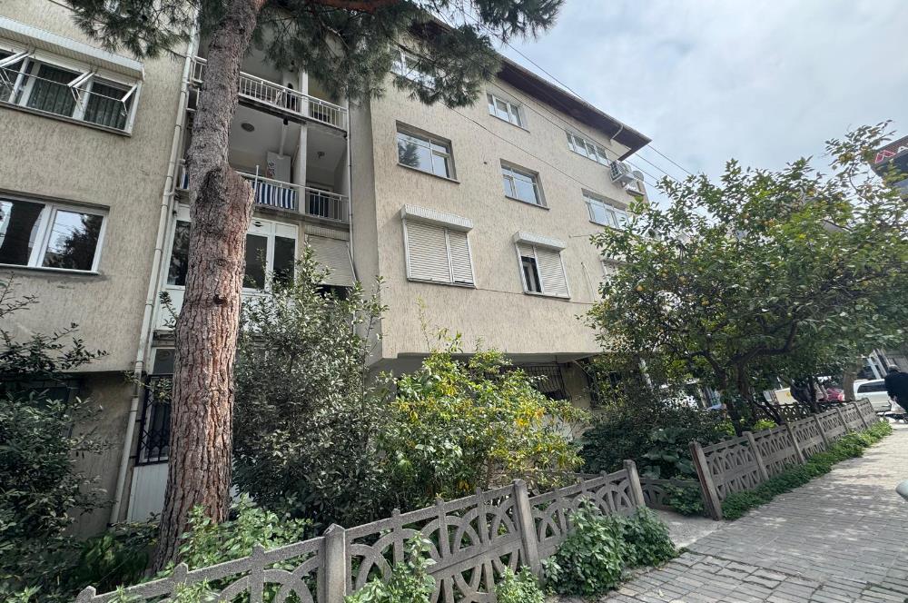 Karşıyaka Bahçelievler'de Cadde Üzeri 3+1 Kiralık  Daire 