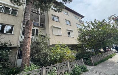 Karşıyaka Bahçelievler'de Cadde Üzeri 3+1 Kiralık  Daire 