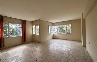 Karşıyaka Bahçelievler'de Cadde Üzeri 3+1 Kiralık  Daire 