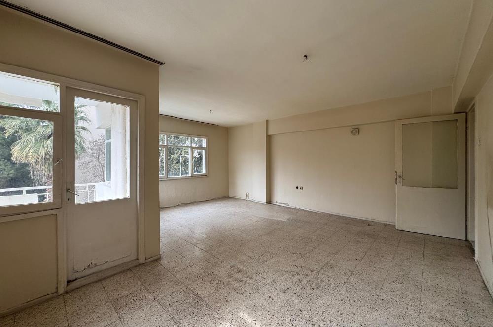 Karşıyaka Bahçelievler'de Cadde Üzeri 3+1 Kiralık  Daire 