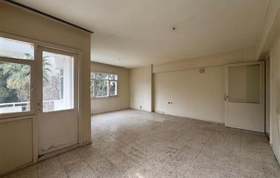 Karşıyaka Bahçelievler'de Cadde Üzeri 3+1 Kiralık  Daire 