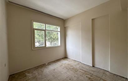 Karşıyaka Bahçelievler'de Cadde Üzeri 3+1 Kiralık  Daire 