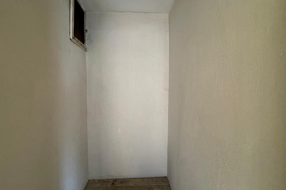 Karşıyaka Bahçelievler'de Cadde Üzeri 3+1 Kiralık  Daire 