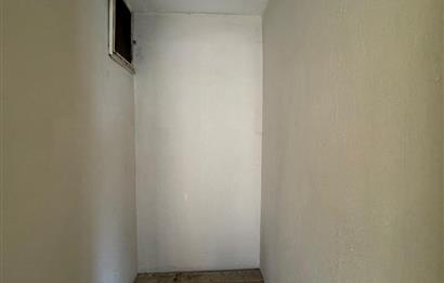 Karşıyaka Bahçelievler'de Cadde Üzeri 3+1 Kiralık  Daire 