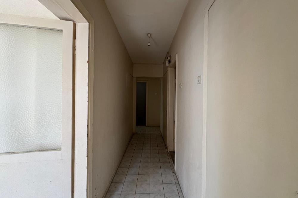 Karşıyaka Bahçelievler'de Cadde Üzeri 3+1 Kiralık  Daire 