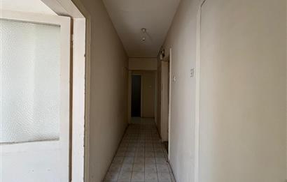 Karşıyaka Bahçelievler'de Cadde Üzeri 3+1 Kiralık  Daire 