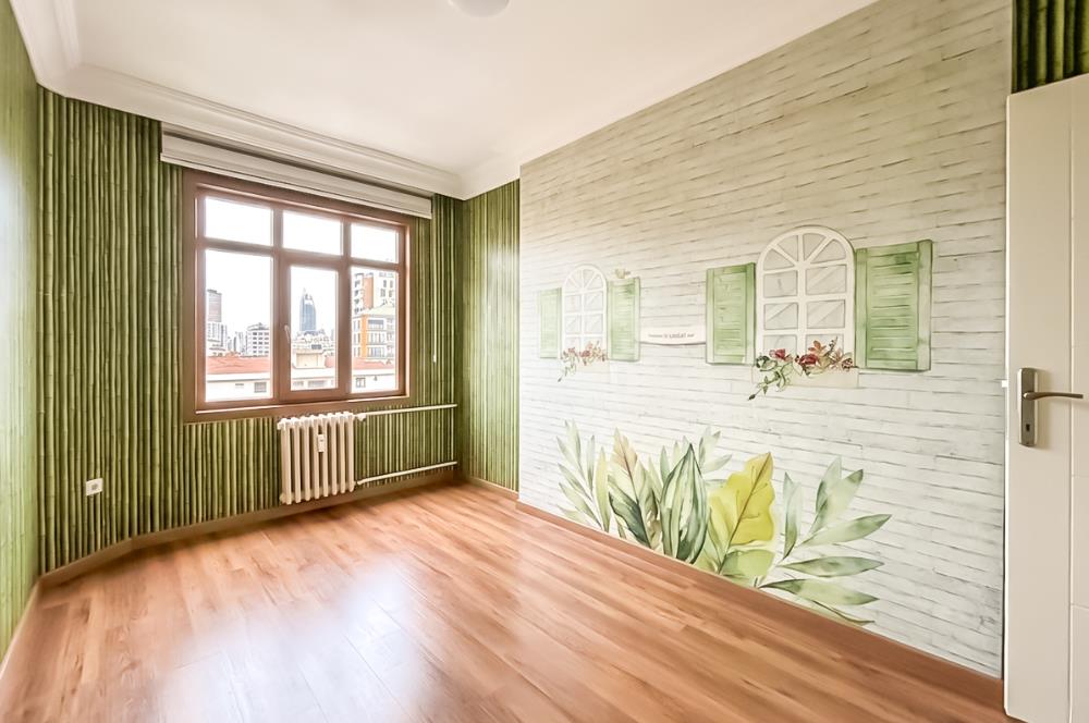 KOZYATAĞI IŞIKLAR1 SİTESİNDE 12. KAT, ADALAR MANZARALI BOŞ 3+1 DAİRE