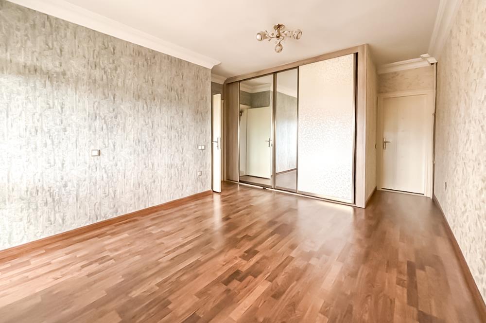 KOZYATAĞI IŞIKLAR1 SİTESİNDE 12. KAT, ADALAR MANZARALI BOŞ 3+1 DAİRE