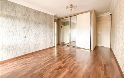 KOZYATAĞI IŞIKLAR1 SİTESİNDE 12. KAT, ADALAR MANZARALI BOŞ 3+1 DAİRE