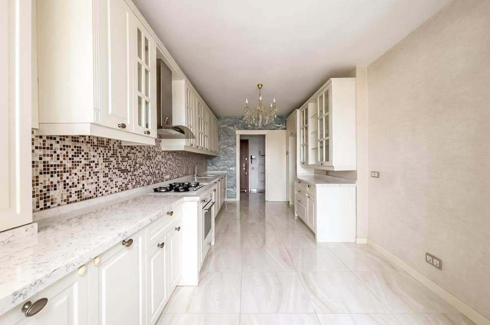 KOZYATAĞI IŞIKLAR1 SİTESİNDE 12. KAT, ADALAR MANZARALI BOŞ 3+1 DAİRE