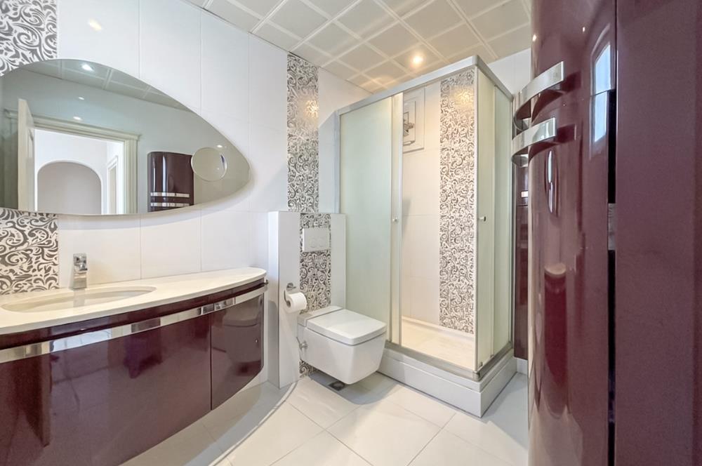 KOZYATAĞI IŞIKLAR1 SİTESİNDE 12. KAT, ADALAR MANZARALI BOŞ 3+1 DAİRE