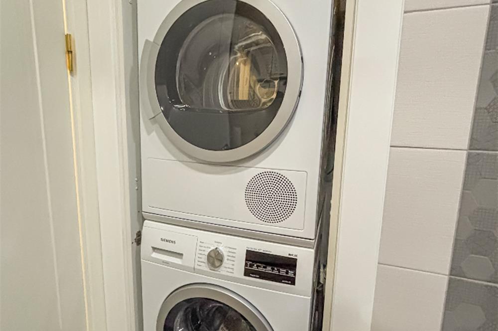 KOZYATAĞI ŞAKACI SOKAKTA, 12. KAT, ADALAR MANZARALI 4+1 DAİRE