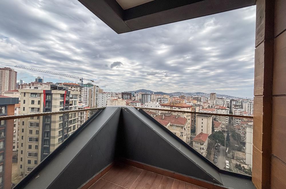 KOZYATAĞI ŞAKACI SOKAKTA, 12. KAT, ADALAR MANZARALI 4+1 DAİRE