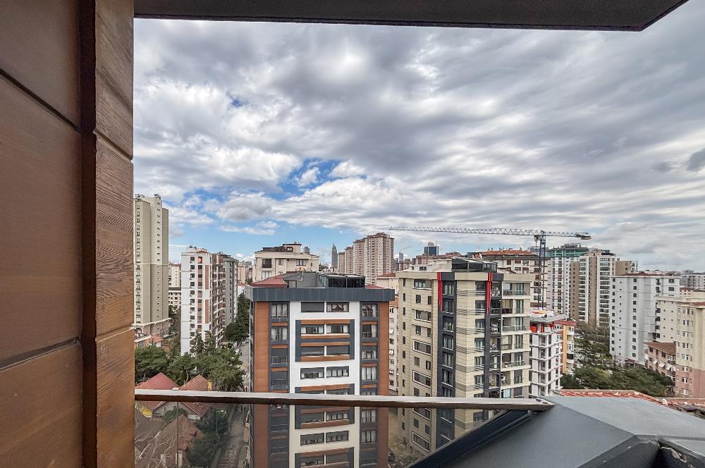 KOZYATAĞI ŞAKACI SOKAKTA, 12. KAT, ADALAR MANZARALI 4+1 DAİRE