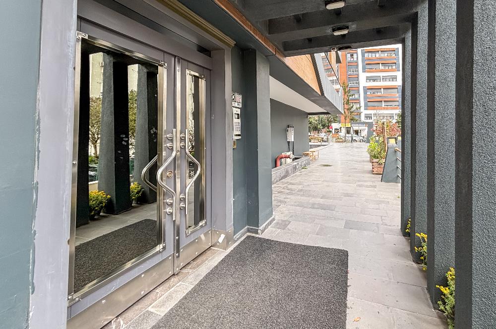 KOZYATAĞI ŞAKACI SOKAKTA, 12. KAT, ADALAR MANZARALI 4+1 DAİRE