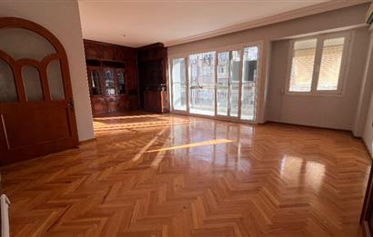 Bostanlı Cemal Gürsel Caddesinde 3+1 Kiralık İş Yeri