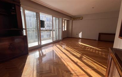 Bostanlı Cemal Gürsel Caddesinde 3+1 Kiralık İş Yeri