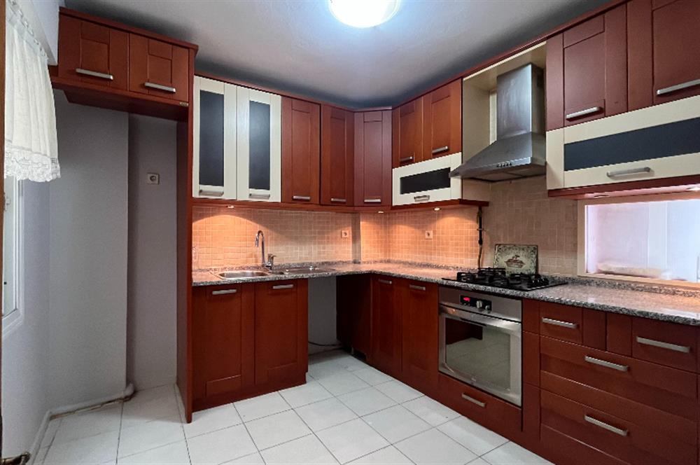 Bostanlı Cemal Gürsel Caddesinde 3+1 Kiralık İş Yeri