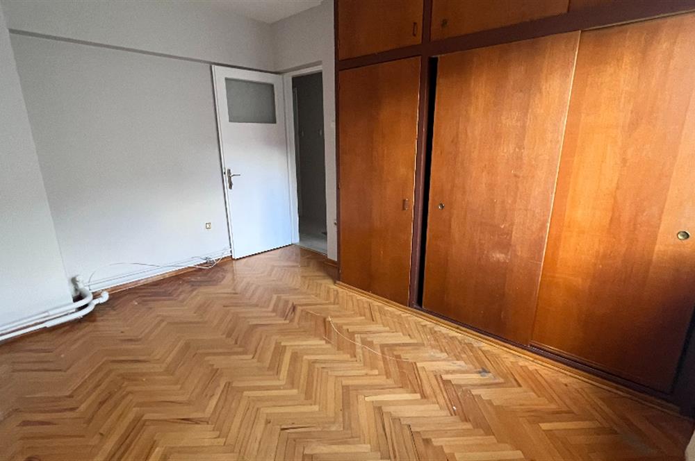 Bostanlı Cemal Gürsel Caddesinde 3+1 Kiralık İş Yeri