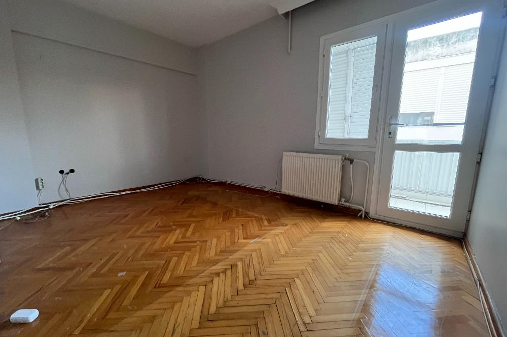 Bostanlı Cemal Gürsel Caddesinde 3+1 Kiralık İş Yeri