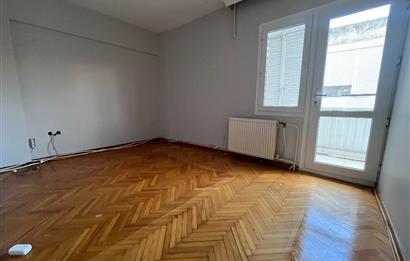 Bostanlı Cemal Gürsel Caddesinde 3+1 Kiralık İş Yeri