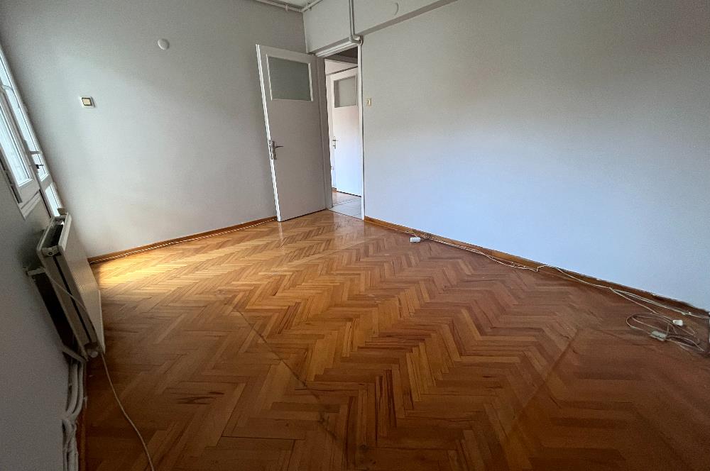 Bostanlı Cemal Gürsel Caddesinde 3+1 Kiralık İş Yeri