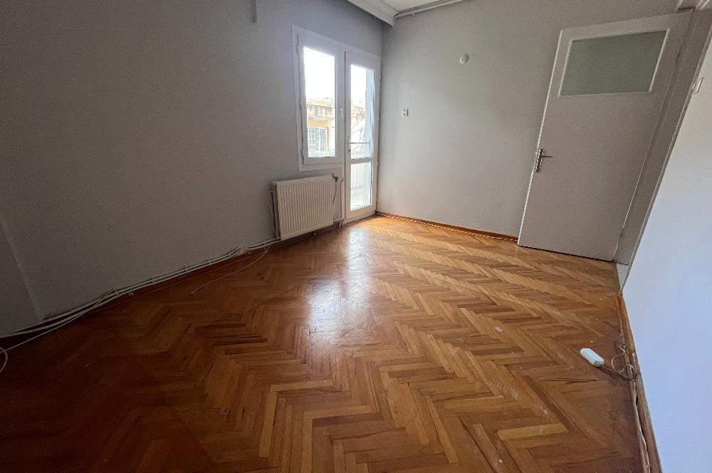 Bostanlı Cemal Gürsel Caddesinde 3+1 Kiralık İş Yeri