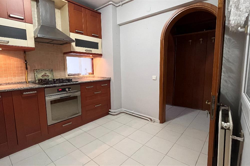 Bostanlı Cemal Gürsel Caddesinde 3+1 Kiralık İş Yeri