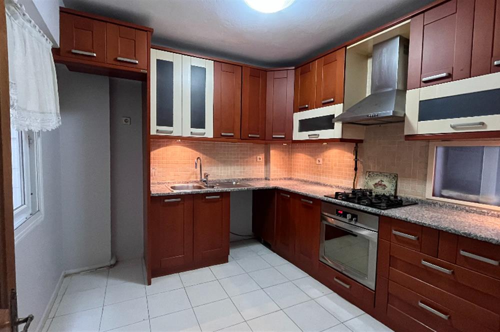 Bostanlı Cemal Gürsel Caddesinde 3+1 Kiralık İş Yeri