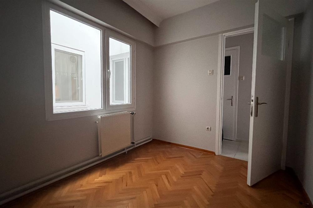 Bostanlı Cemal Gürsel Caddesinde 3+1 Kiralık İş Yeri