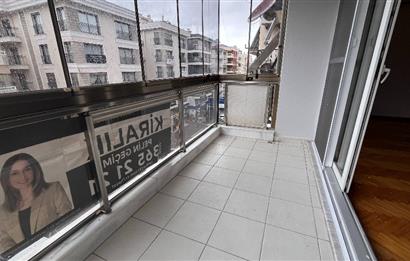 Bostanlı Cemal Gürsel Caddesinde 3+1 Kiralık İş Yeri