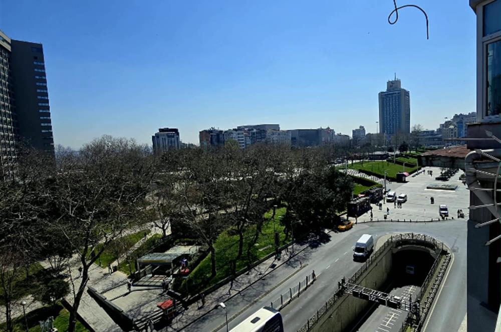 BEYOĞLU CUMHURİYET CADDESİNDE 5+1 KİRALIK İŞ YERİ