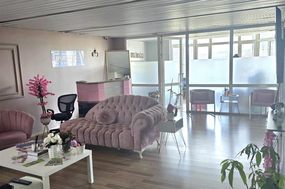 BEYOĞLU CUMHURİYET CADDESİNDE 5+1 KİRALIK İŞ YERİ