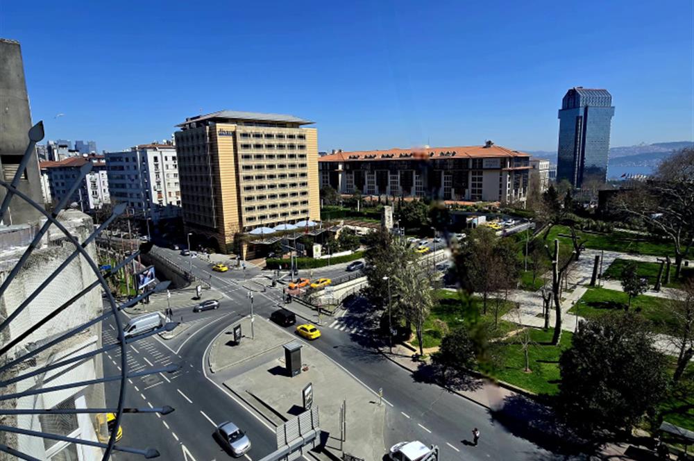 BEYOĞLU CUMHURİYET CADDESİNDE 5+1 KİRALIK İŞ YERİ