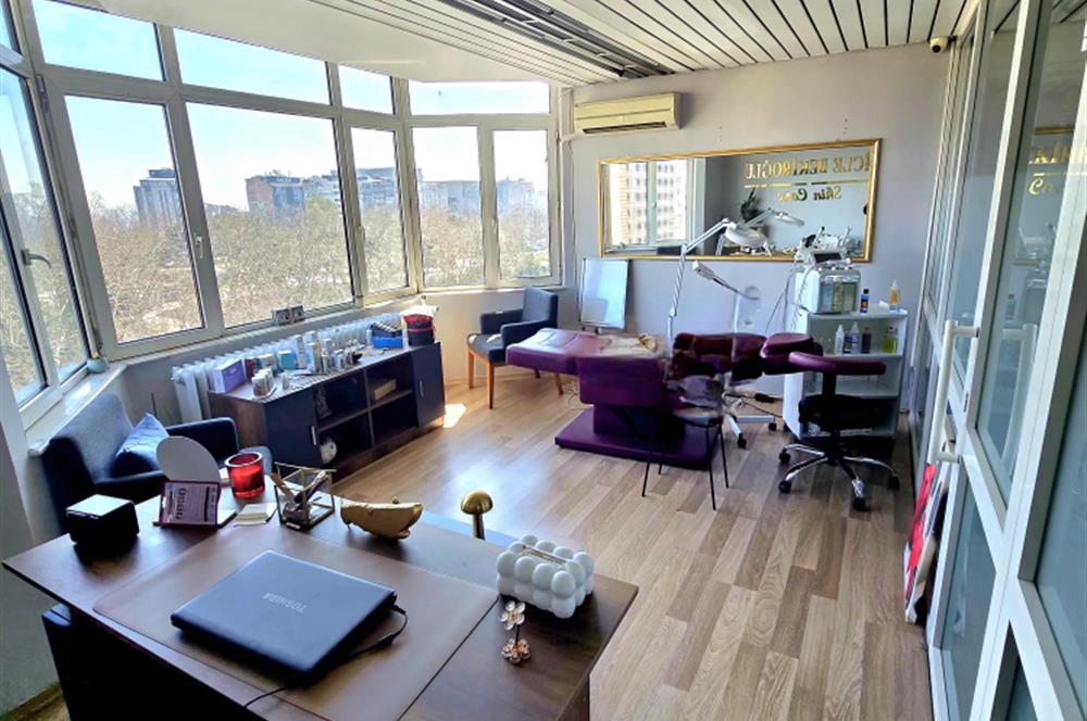 BEYOĞLU CUMHURİYET CADDESİNDE 5+1 KİRALIK İŞ YERİ