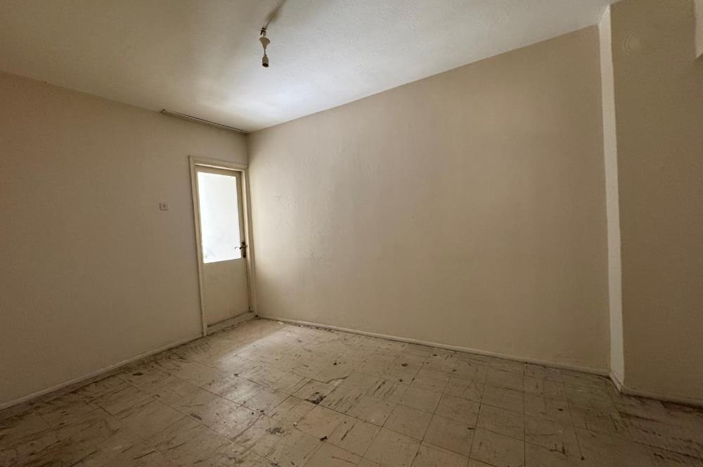 Karşıyaka Bahçelievler'de Cadde Üzeri 3+1 Kiralık  Daire 