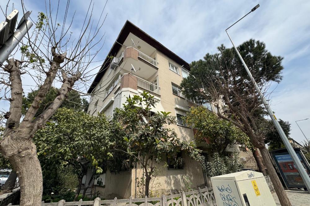 Karşıyaka Bahçelievler'de Cadde Üzeri 3+1 Kiralık  Daire 