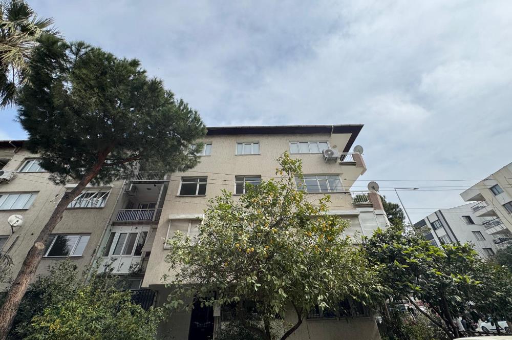 Karşıyaka Bahçelievler'de Cadde Üzeri 3+1 Kiralık  Daire 